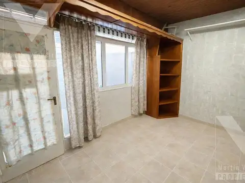 Casa en lote propio en Villa Adelina. 8.66 por 18.10 mts-