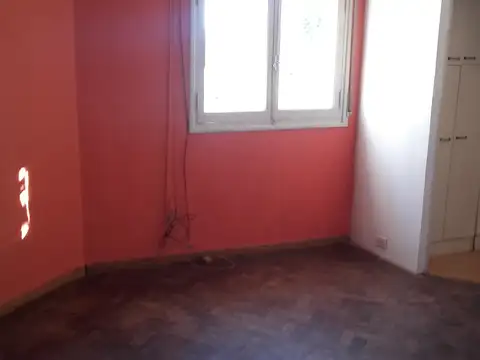 Departamento PH al frente 2 ambientes, 40 metros totales, sin expensas. Morón sur.