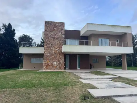 Casa en Alquiler de 3 dormitorios