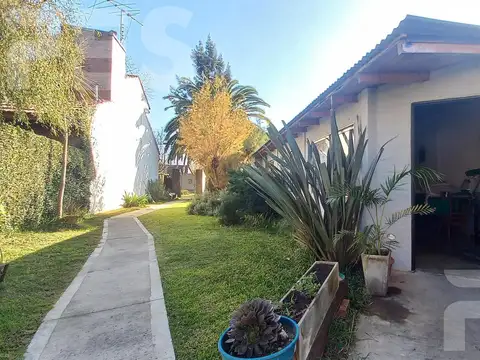 Casa 5 ambientes con 2 baños