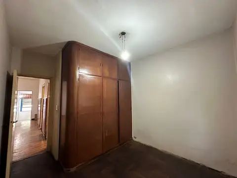 Casa 9 ambientes con 2 baños