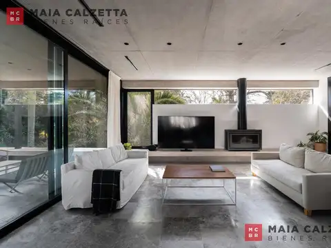 Casa en Venta con 6 cocheras