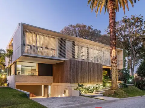 Casa 5 ambientes con 5 baños