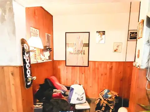 Casa 9 ambientes con 2 baños