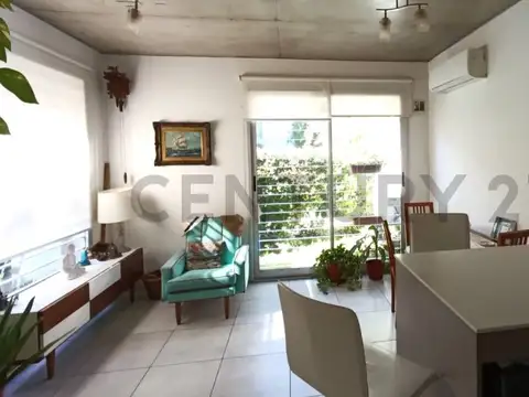 PH CASTELAR NORTE 2 AMBIENTES JARDIN COCHERA