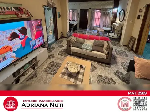 Casa en Venta con 4 cocheras