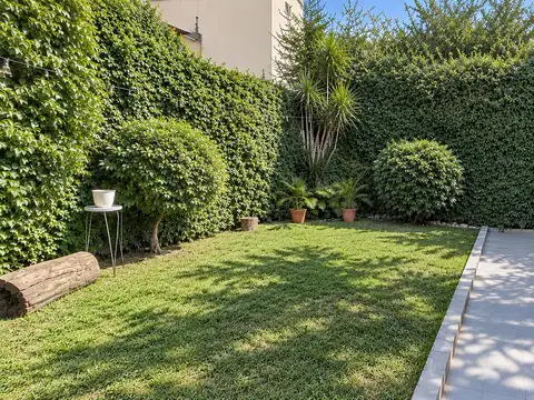 Casa de 3 ambientes con amplio  jardín - Apto crédito   en Villa Martelli