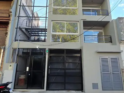 Monoamb a estrenar con balcon en 1er piso al frente. Ubicado en San Martin 632, Lomas de Zamora