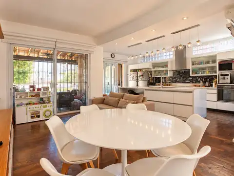Espectacular casa en venta, 4 cuartos, play, galeria con parrilla y pilta. Con cochera