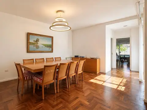 Casa 6 ambientes con 4 baños