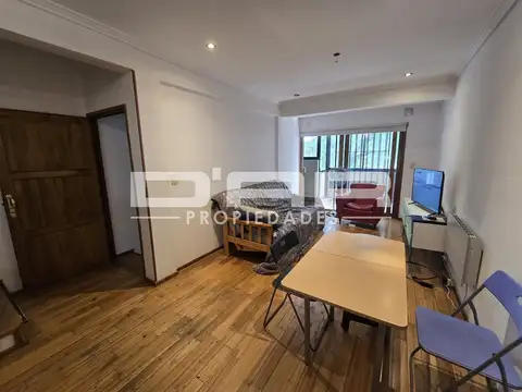 Hermoso Tríplex De 4 Ambientes Con Cochera - Benito Juárez 2600