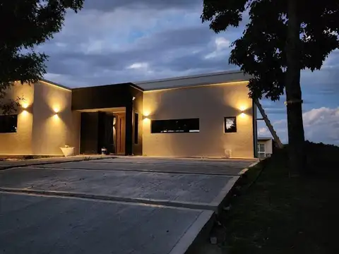 Casa en Venta en El Cazal, USD 255.000