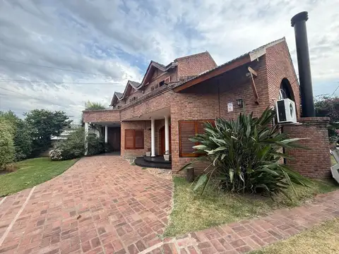 Casa 5 ambientes con 4 baños