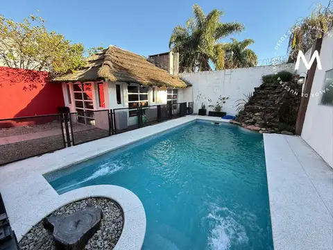 APTO CRÉDITO - Casa en venta de 4 ambientes con cochera, quincho y piscina - Victoria