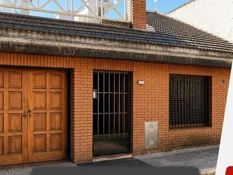 VENTA CASA 3 AMB. CON GGE. QUINCHO Y TERRAZA