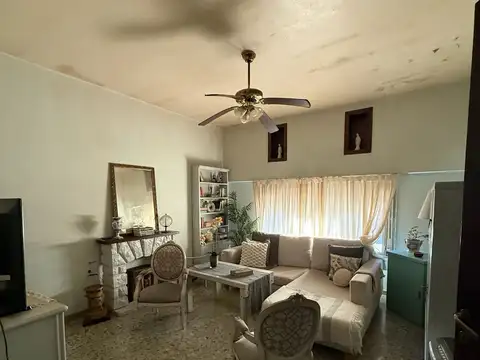 Casa con Terreno Propio de 230 m² Cochera, Patio, Terraza de 120 m, Zona Plaza Irlanda