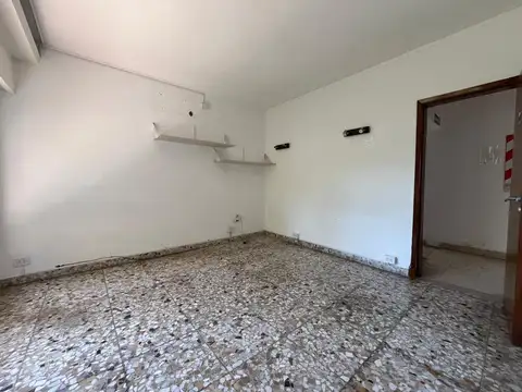 Casa 8 ambientes con 1 baño