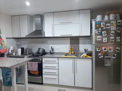 RETASADO  Excelente duplex de dos ambientes con cochera