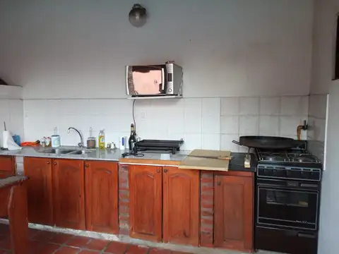 Espectacular casa en  venta en Villa Adelina con piscina climatizada