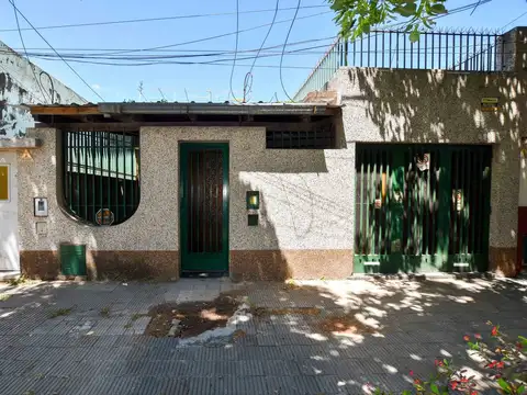 VENTA CASA 2 DORMITORIOS, COCHERA ECHESORTU