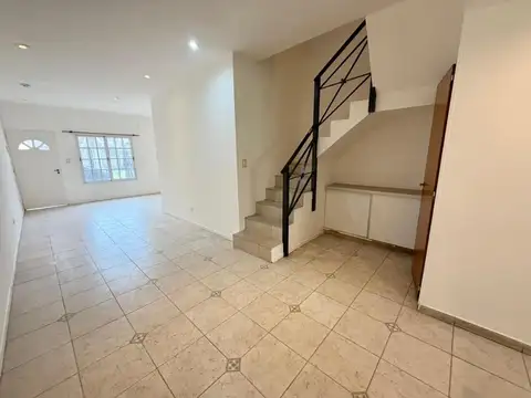 Casa en Alquiler en Castelar Norte, $ 1.100.000