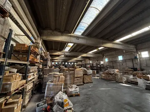 Galpón / deposito en  2.000 m2 cubiertos sobre ruta 2 Abasto - La Plata - Alquiler