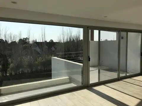 Casa en Alquiler en San Isidro Libertador / Lasalle, USD 2.500
