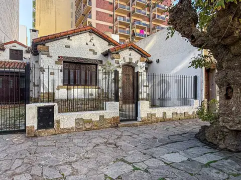 VENTA CASA 4 AMBIENTES CON COCHERA LA PERLA