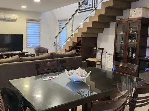 Casa 5 ambientes con 3 baños
