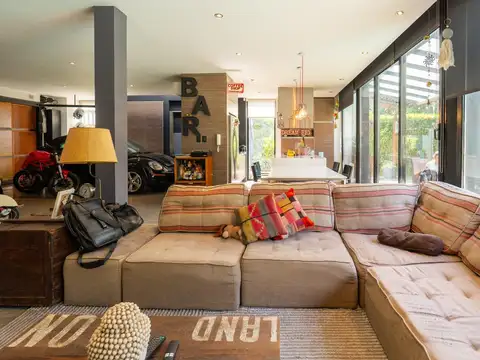 CASA DE DISEÑO EN BARRIO DE AMBITO CERRADO