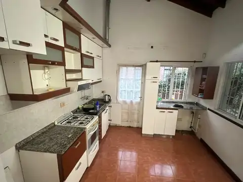 ALQUILER – HERMOSO CHALET 4 AMBIENTES – PILAR