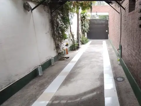 Casa 10 ambientes con 4 baños