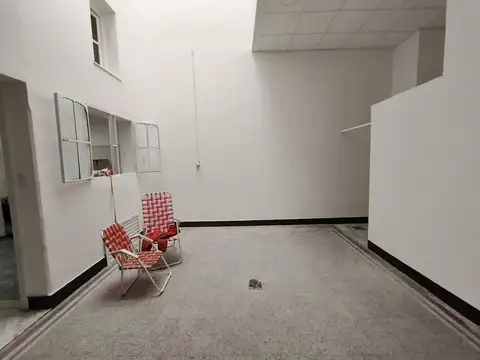 Casa 10 ambientes con 2 baños