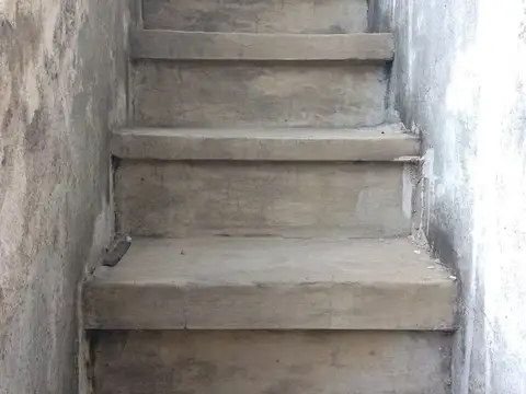 CASA EN VENTA C/PATIO Y TERRAZA-MTE.CHINGOLO-LANÚS