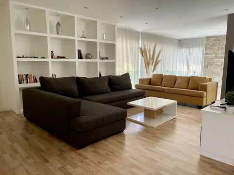 avenida de los  lagos 1200