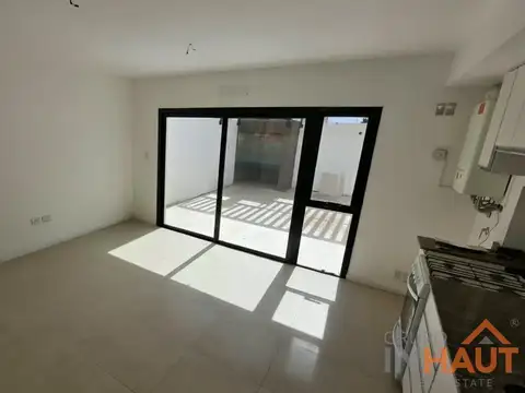 Departamento de 1 habitación con patio y cochera, Cipolletti