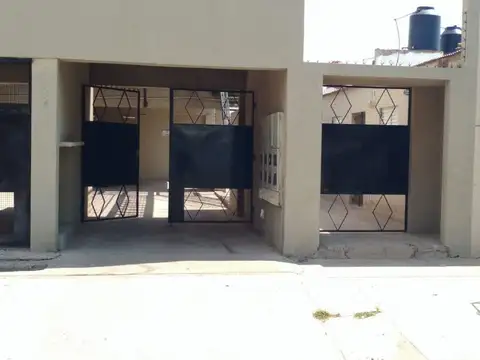Departamento P.B. 1 dormitorio   cochera  patio -Rafaela
