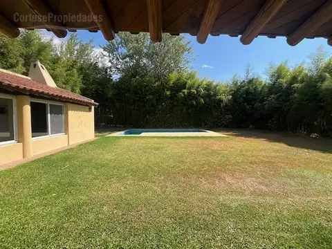 Casa 6 ambientes con 2 baños