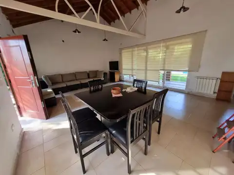 Casa 4 ambientes con 3 baños