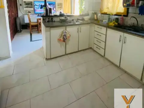 Casa 5 ambientes con 2 baños