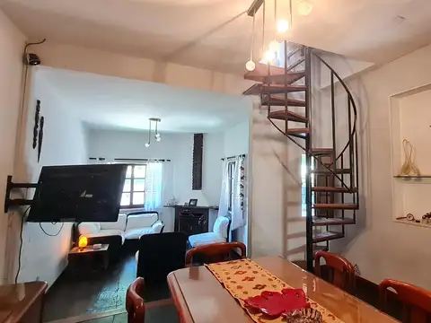 Casa 5 ambientes con 2 baños