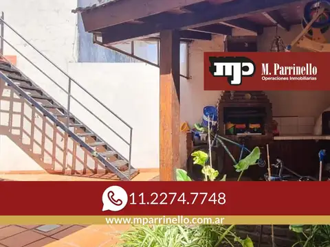 Casa 5 ambientes, patio, terraza, cochera, proxima a estación Florida-Mitre- En Venta.