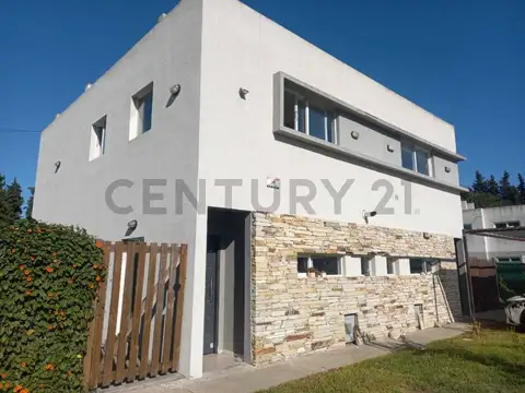Depto Tipo Casa en Venta en Manuel B Gonnet, USD 137.000