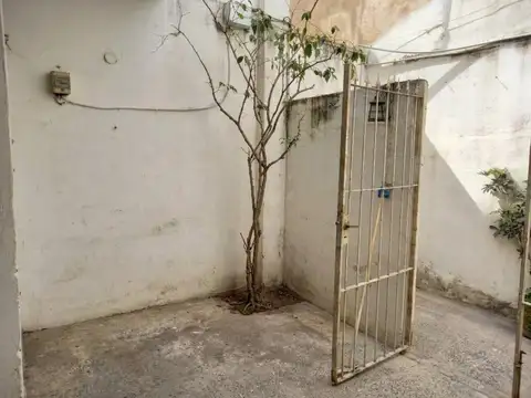 Depto Tipo Casa 2 ambientes con 1 baño