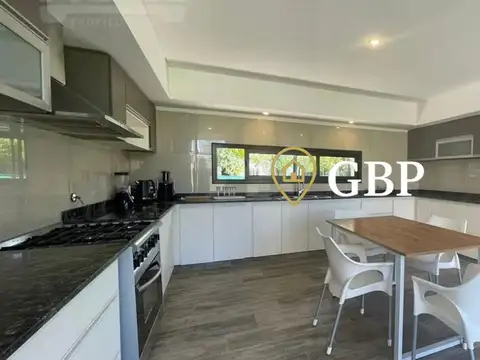 Casa 5 ambientes con 5 baños