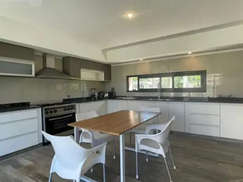 Casa en Alquiler en Fincas de San Vicente, USD 2.500