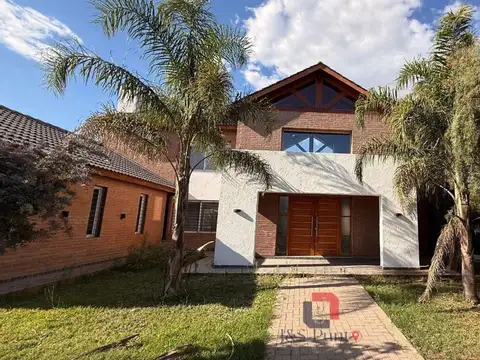 Casa 4 ambientes con 4 baños