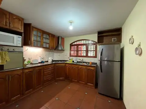 VENTA CASA 3 DORM Y ESCRITORIO NUEVO POETA C/PILET
