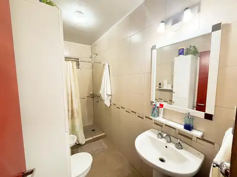 Propiedad de 2 habitaciones y cochera - USD 75.000