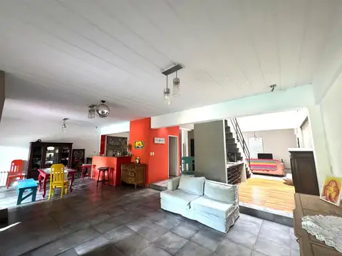 Casa en Venta con 2 cocheras